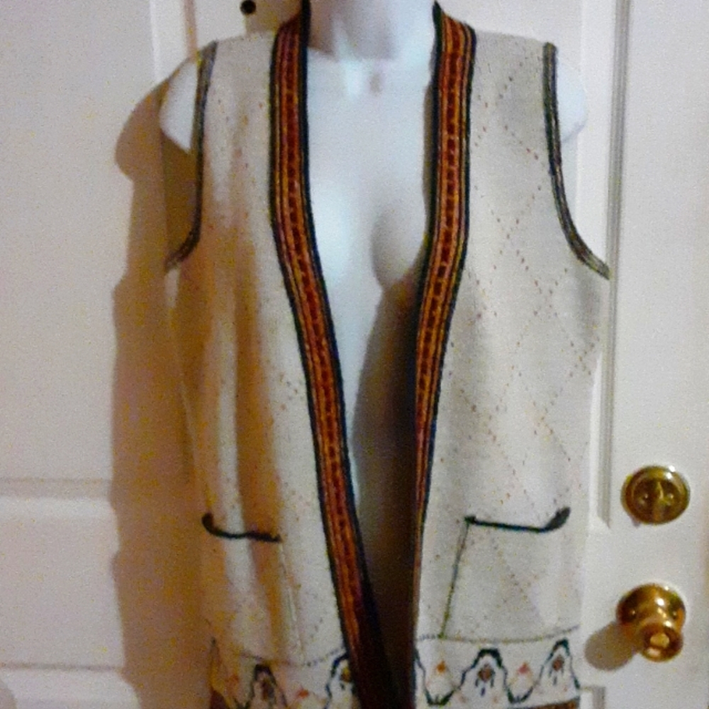 WINTUK VINTAGE KNITTED SWEATER VEST IN SIZE M